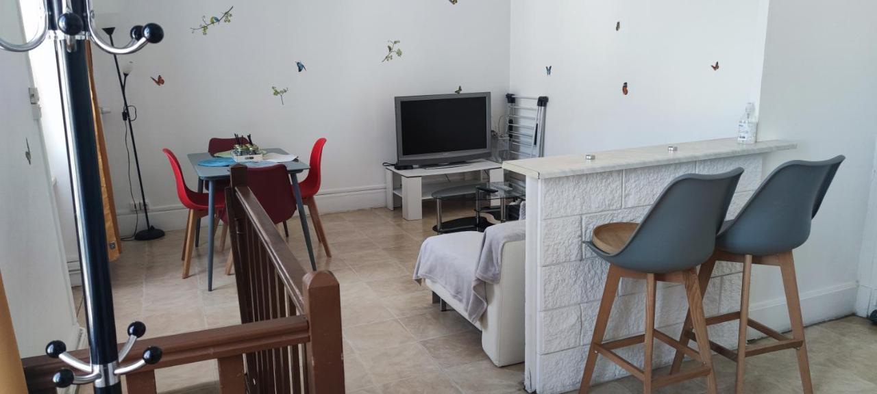 Appartement Duplex F2 Tout Confort Proche Centre Ville Avec Parking Gratuit Montlucon Exterior photo